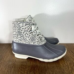 Sperry Saltwater Animal Print Duck Boot Women’s Size 6 Grey/Ivory